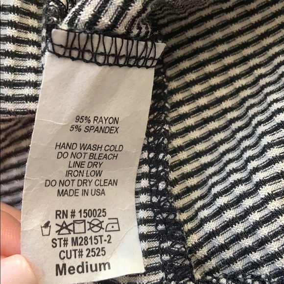 Striped top - Cold Shoulder - Picture 7 of 7